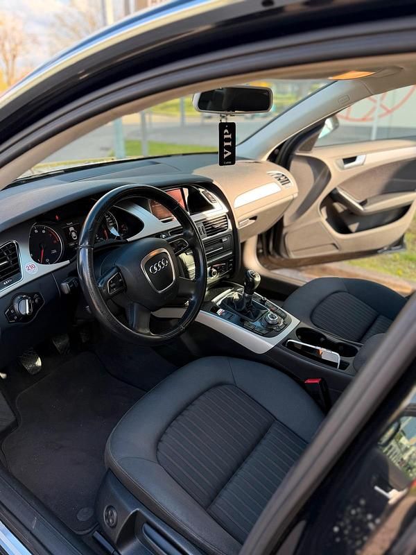 Gebraucht Audi A4 Comfort 120 PS (88 kW) 2010 Schwarz Limousine