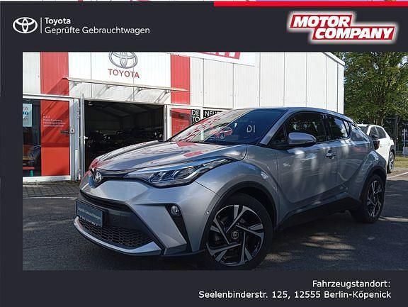 Shimmeringsilber metallic Gebraucht 2023 Toyota C-HR Team SUV | 28.590 € (Fairer Preis) - Bild 1/4