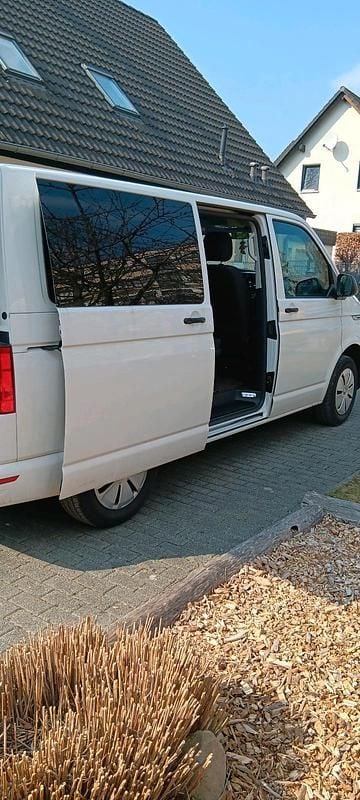 Second-hand VW Multivan 110 CP (80 kW) 2021 Alb Monovolum