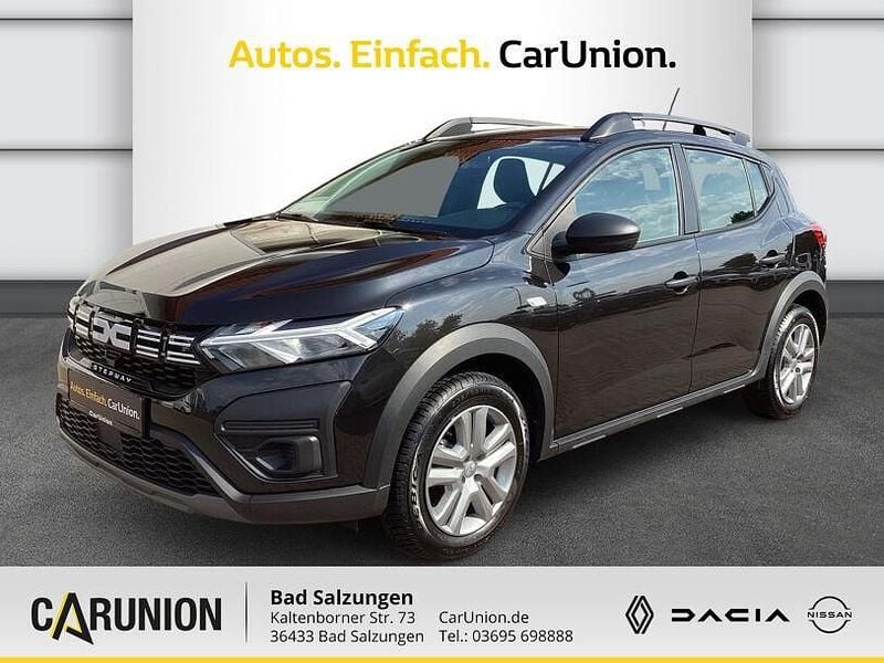 Perlmuttschwarz metallic (schwarz) Gebraucht 2023 Dacia Sandero Essentiel Kleinwagen | 14.500 € (Guter Preis) - Bild 1/4