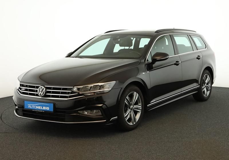Gebraucht VW Passat R-line 150 PS (110 kW) 2023 Deep black perleffekt Kombi