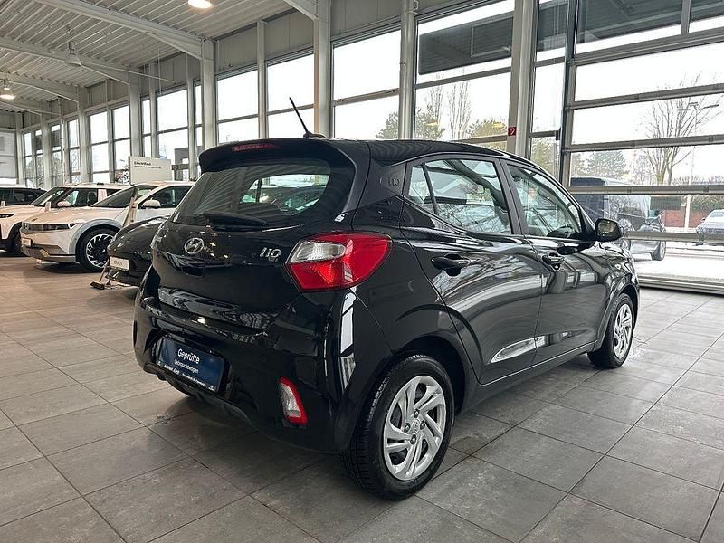 Gebraucht Hyundai i10 Select 67 PS (49 kW) 2022 Schwarz Kleinwagen