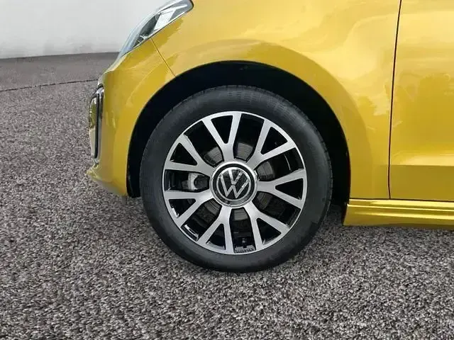 Gebraucht VW e-up! Style 61 kW (83 PS) 2021 Honey yellow metallic Kleinwagen