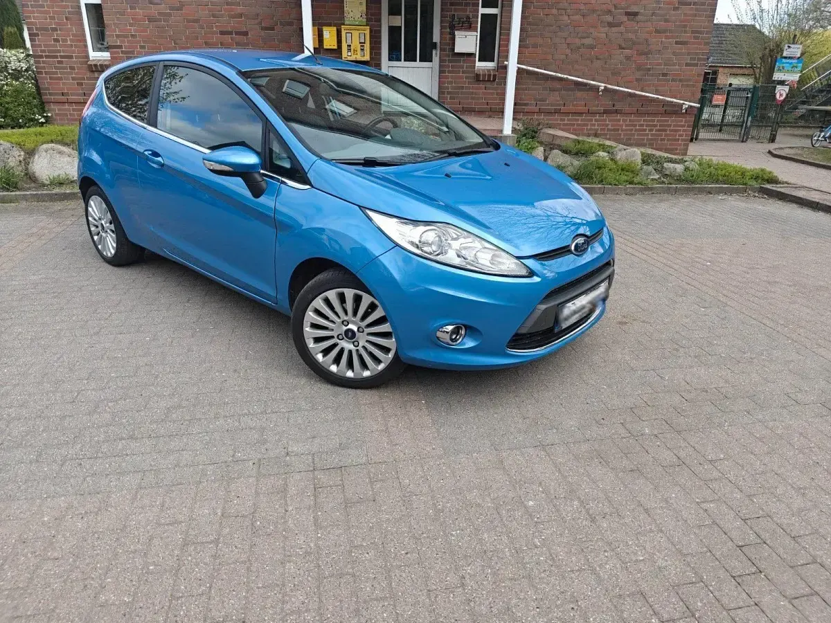 Gebraucht Ford Fiesta Titanium 97 PS (71 kW) 2009 Blau Limousine