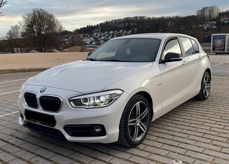 Weiß Gebraucht 2017 BMW 120 Sport Line Kleinwagen | 13.990 € (Fairer Preis) - Bild 1/4