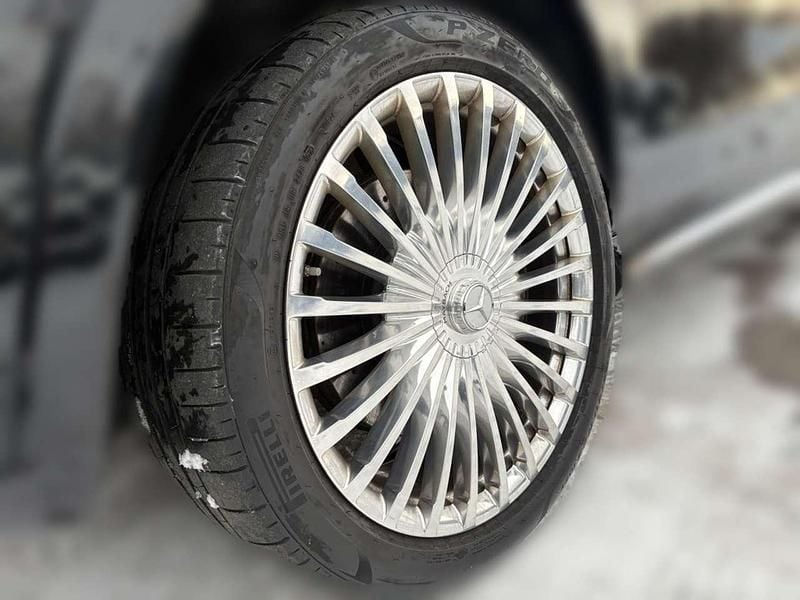 Gebraucht Mercedes GLS600 Maybach 557 PS (409 kW) 2023 Schwarz SUV