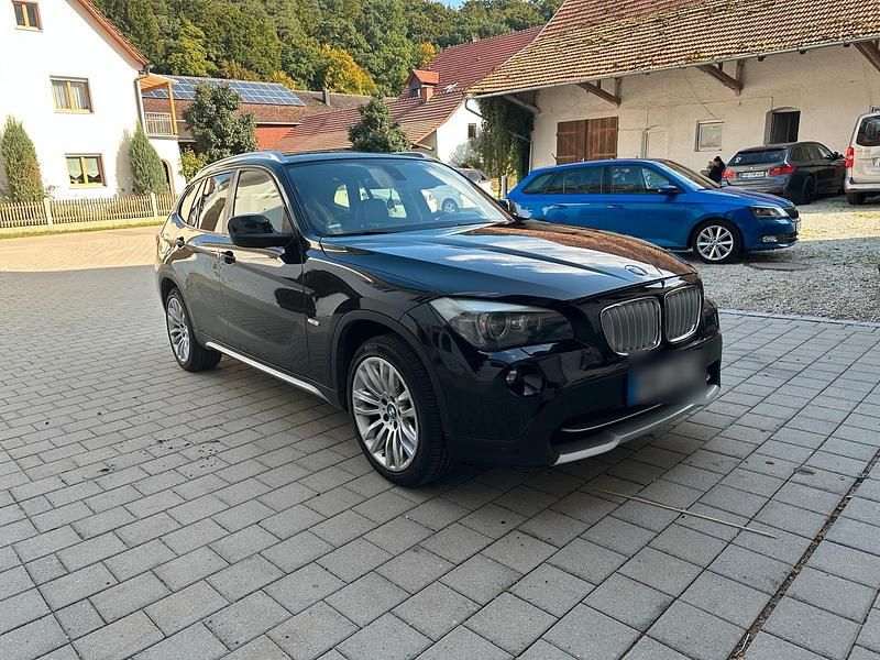 Schwarz Gebraucht 2011 BMW X1 SUV | 7.700 € (Guter Preis) - Bild 1/4