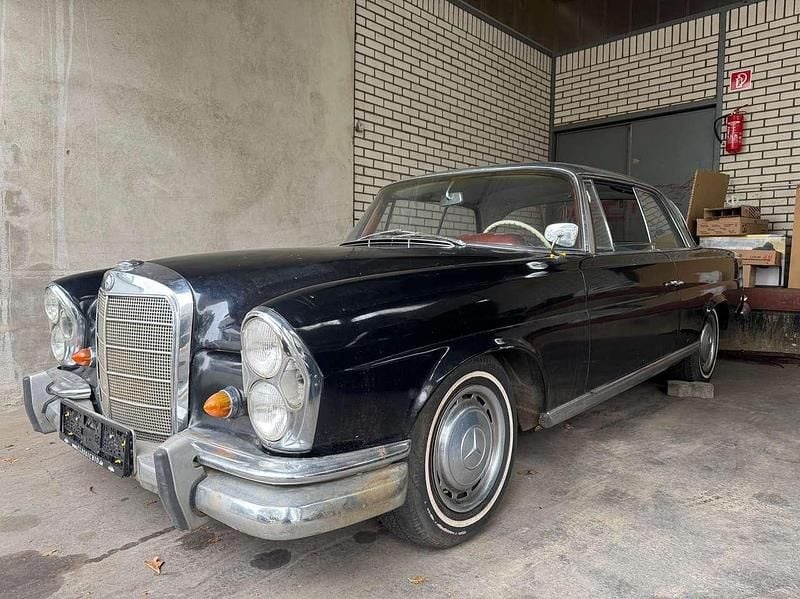 Schwarz Gebraucht 1964 Mercedes W111 Coupé | 11.999 € - Bild 1/4