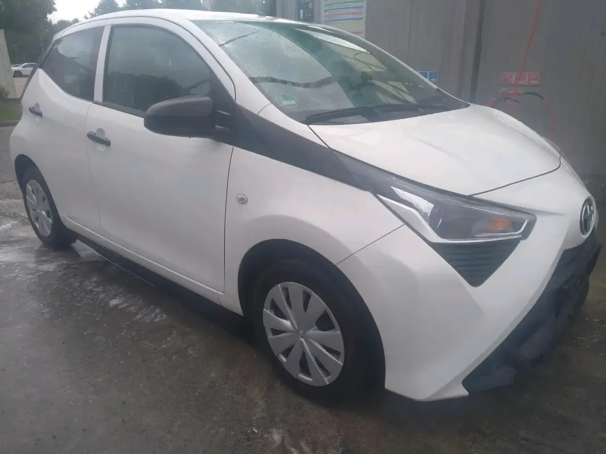 Gebraucht Toyota Aygo 72 PS (52 kW) 2019 Weiß Kleinwagen