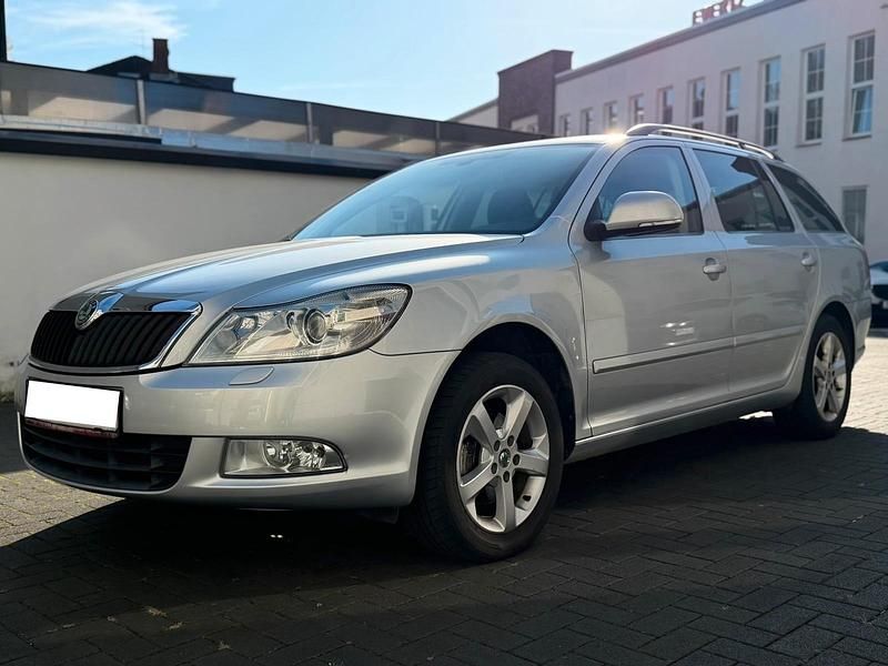 Silber Gebraucht 2012 Skoda Octavia Kombi | 5.500 € (Fairer Preis) - Bild 1/4