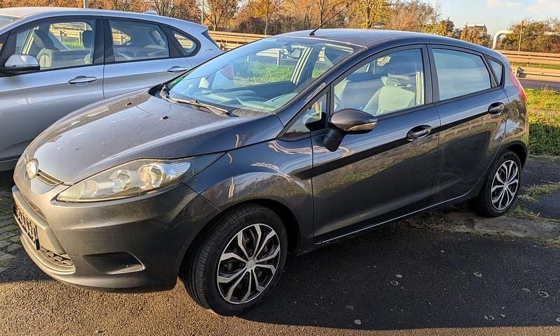 Gebraucht Ford Fiesta Trend 82 PS (60 kW) 2010 Grau Limousine