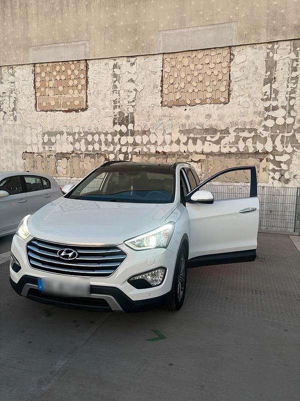 Weiß Gebraucht 2015 Hyundai Grand Santa Fe SUV | 17.000 € (Fairer Preis) - Bild 1/4