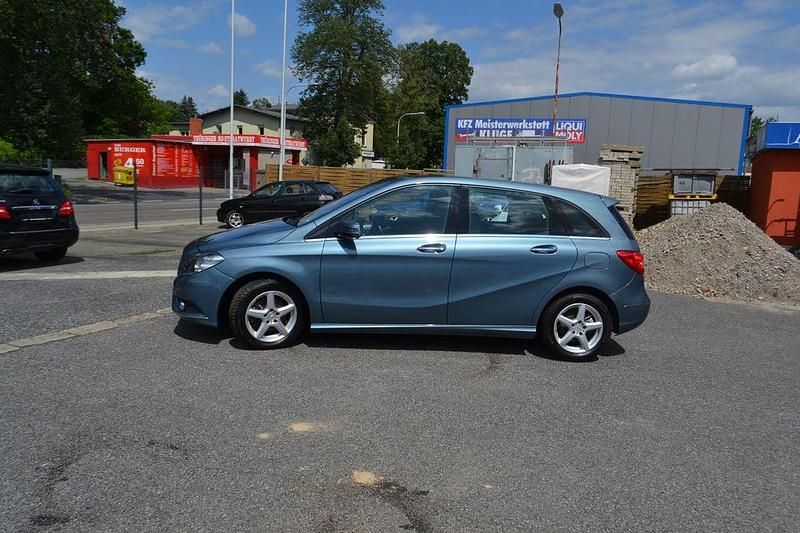 Gebraucht Mercedes B200 156 PS (114 kW) 2013 Blau Van / Kleinbus