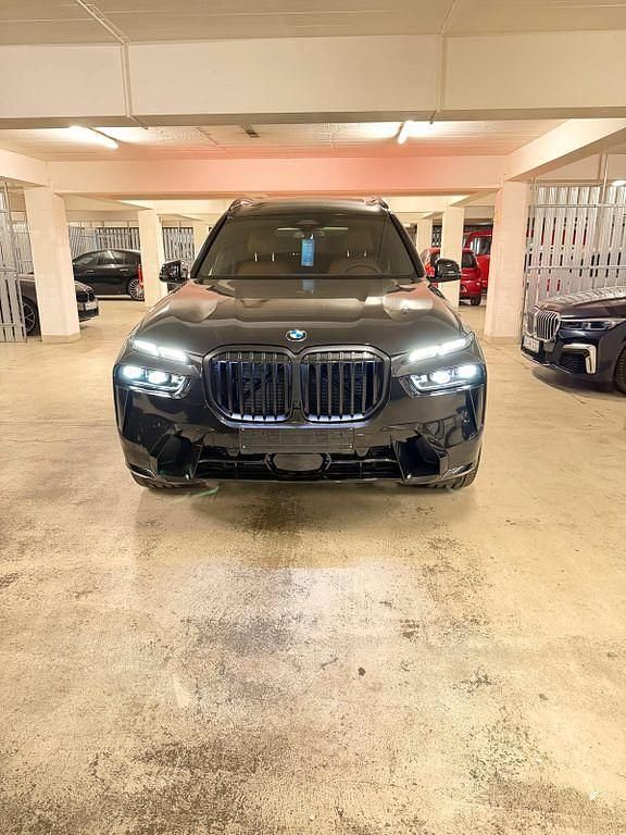Schwarz Neu 2025 BMW X7 M Sport SUV | 149.940 € - Bild 1/4