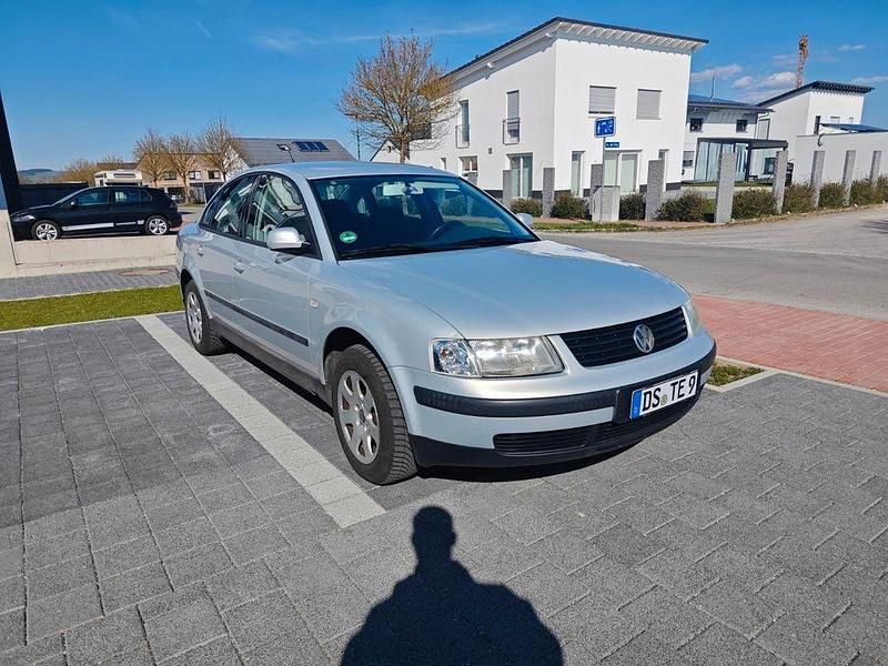 Second-hand VW Passat 150 CP (110 kW) 2000 Gri Berlinǎ