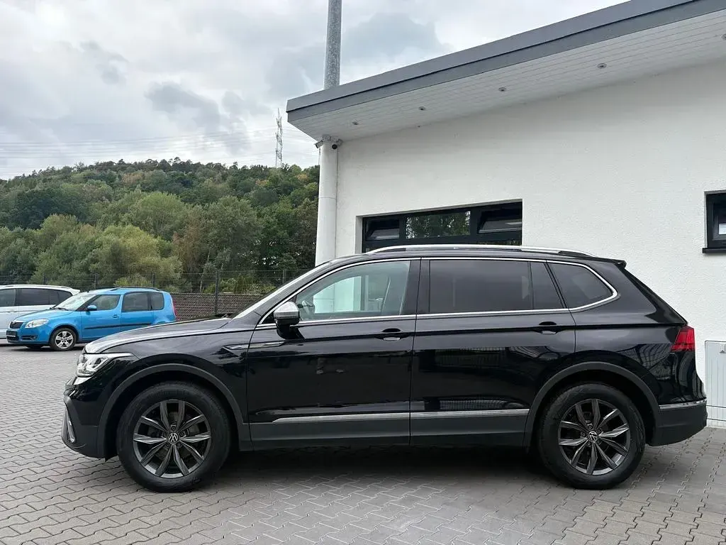 Gebraucht VW Tiguan Allspace Life 150 PS (110 kW) 2022 Schwarz SUV
