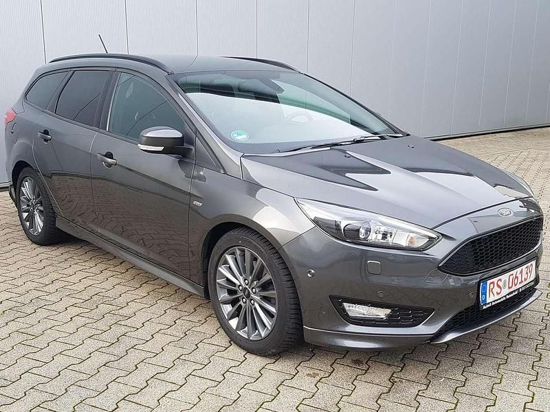 Grau Gebraucht 2017 Ford Focus ST Kombi | 14.500 € (Fairer Preis) - Bild 1/4