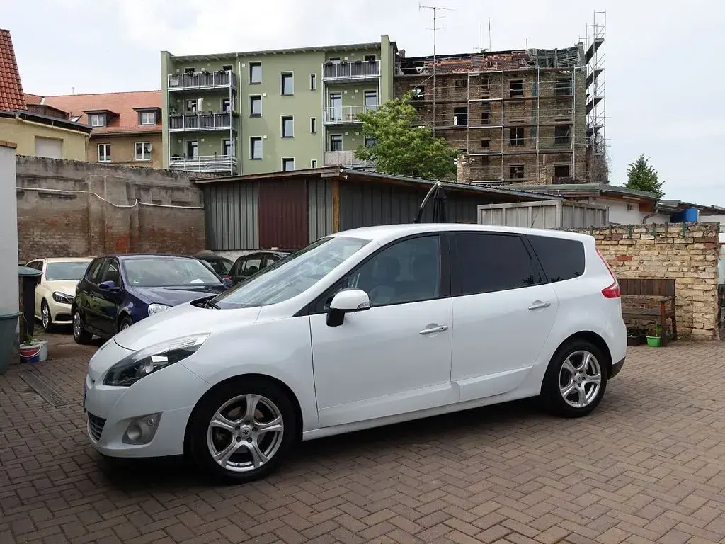 Gebraucht Renault Scenic E-Tech Luxe 160 PS (117 kW) 2010 Weiß Limousine