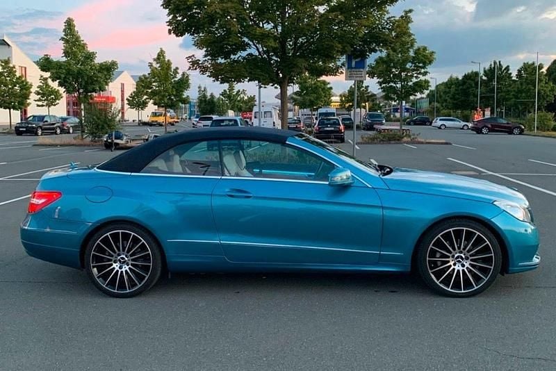 Gebraucht Mercedes E220 170 PS (125 kW) 2011 Blau Cabrio
