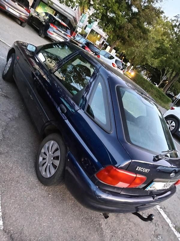 Blau Gebraucht 1998 Ford Escort Kleinwagen | 750 € (Superpreis) - Bild 1/4