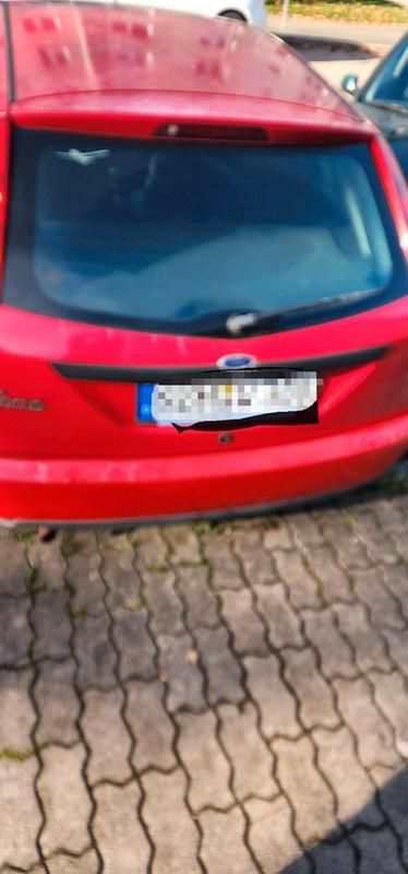 Rot Gebraucht 1999 Ford Focus Trend Limousine | 1.000 € (Fairer Preis) - Bild 1/4