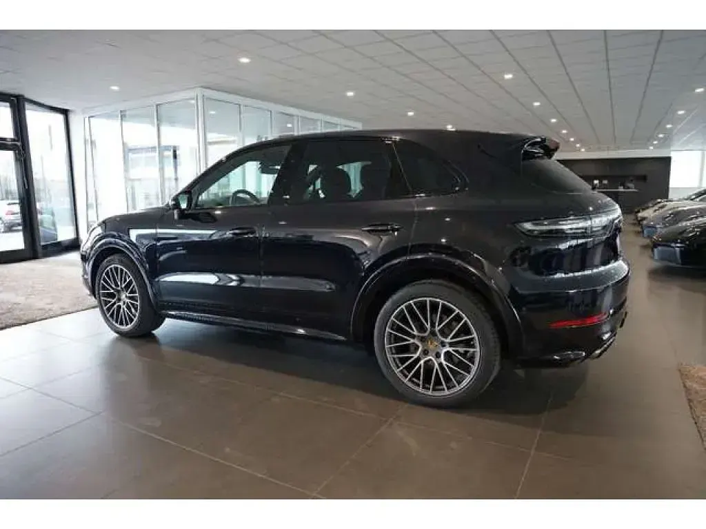Gebraucht Porsche Cayenne S 441 PS (324 kW) 2020 Tiefschwarzmetallic (metallic) SUV