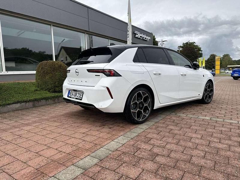 Gebraucht Opel Astra Ultimate 181 PS (133 kW) 2022 Arktisweiß Limousine