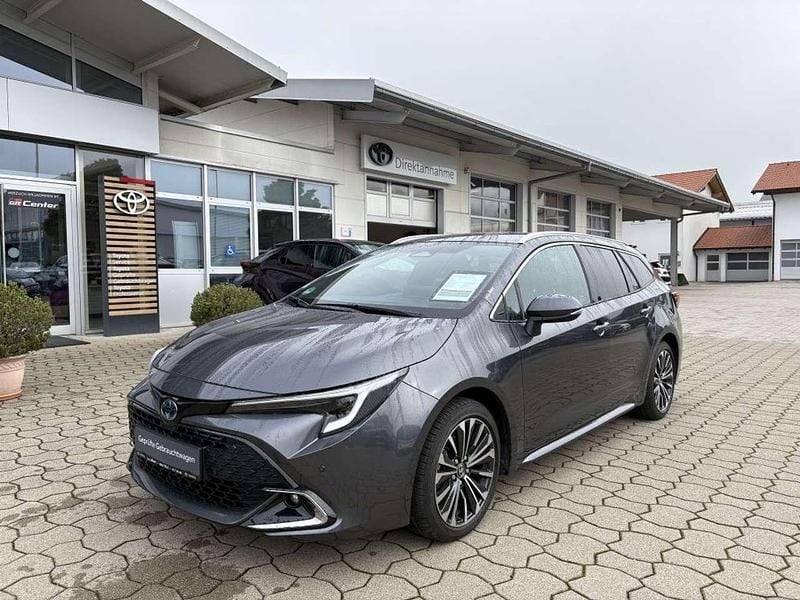 Marlingrau metallic Gebraucht 2025 Toyota Corolla Hybrid Kombi | 30.999 € (Fairer Preis) - Bild 1/4