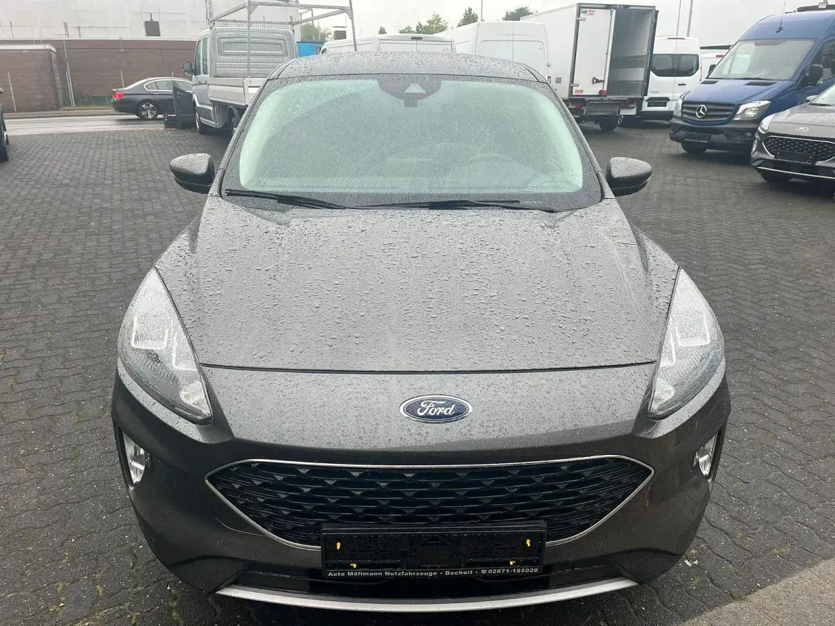 Usado Ford Kuga Cool & Connect 120 HP (88 kW) 2022 Cinzento SUV