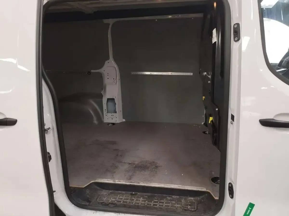 Gebraucht Opel Vivaro-e Combi 177 PS (130 kW) 2025 Lackierung weiss icy/typ ausse Van / Kleinbus