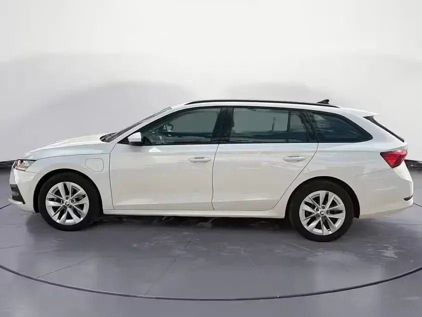 Gebraucht Skoda Octavia Ambition 204 PS (150 kW) 2023 Weiß Kombi