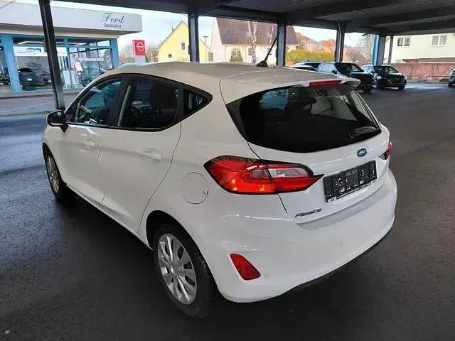 Gebraucht Ford Fiesta Cool & Connect 75 PS (55 kW) 2022 Weiß Limousine
