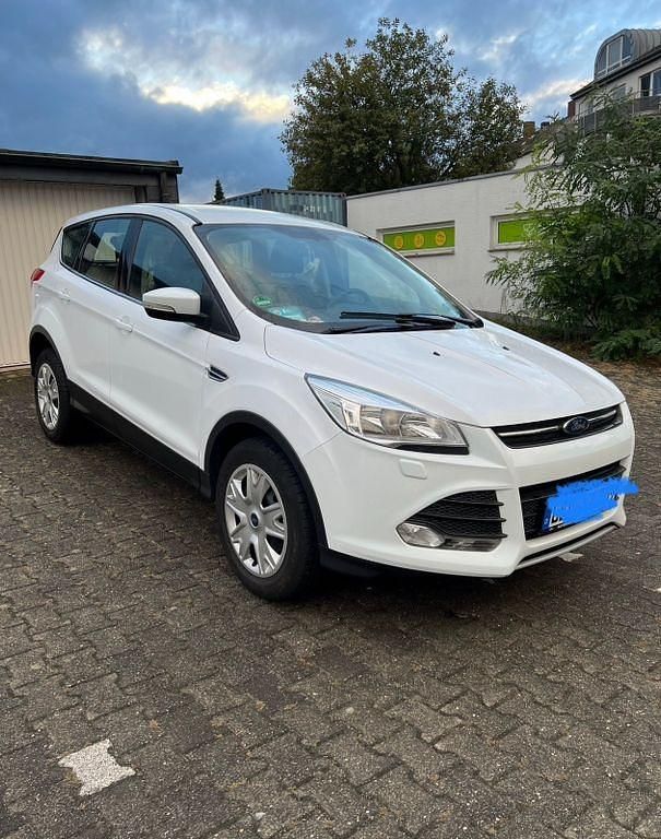 Gebraucht Ford Kuga Trend 150 PS (110 kW) 2015 Weiß SUV
