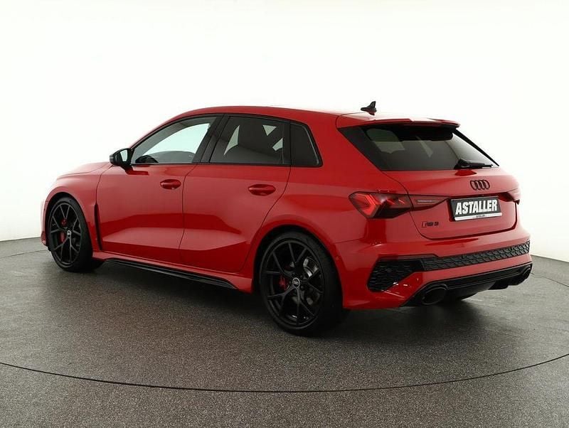 Gebraucht Audi RS3 Sport 400 PS (294 kW) 2022 Tangorot metallic (metallic) Limousine