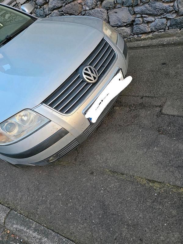 Silber Gebraucht 2004 VW Passat Kombi | 1.250 € (Guter Preis) - Bild 1/4