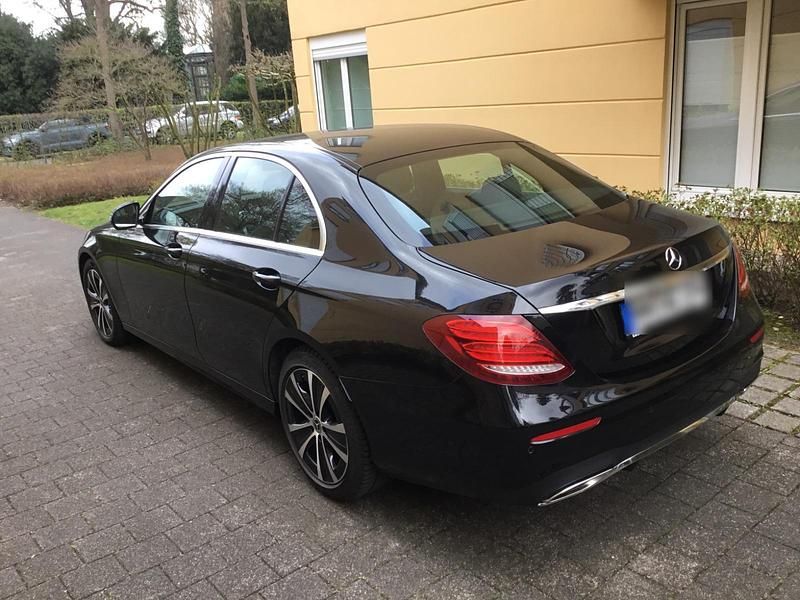 Gebraucht Mercedes E200 AMG line 2019 Schwarz Limousine