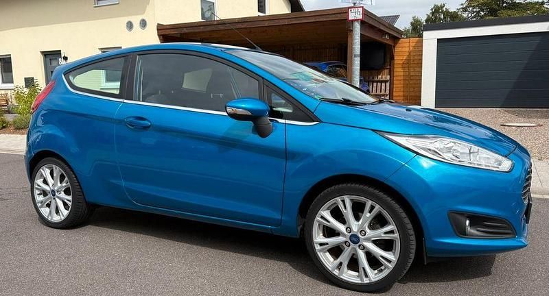 Blau Gebraucht 2013 Ford Fiesta Kleinwagen | 5.250 € (Fairer Preis) - Bild 1/4