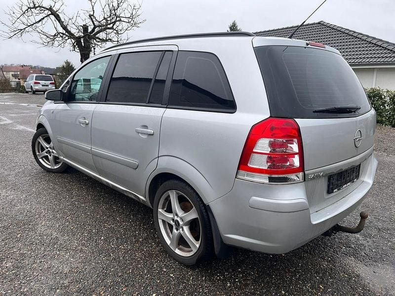Gebraucht Opel Zafira Edition 140 PS (102 kW) 2008 Silber Van / Kleinbus