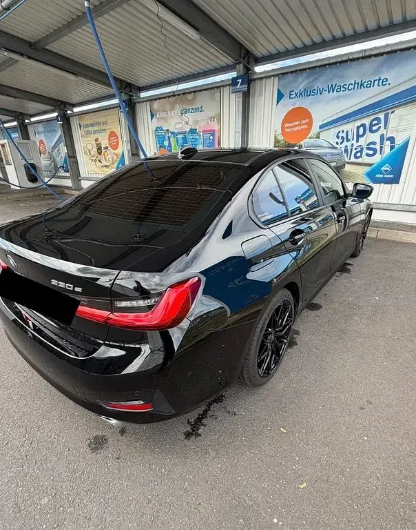 Gebraucht BMW 330e Advantage 292 PS (214 kW) 2022 Schwarz Limousine