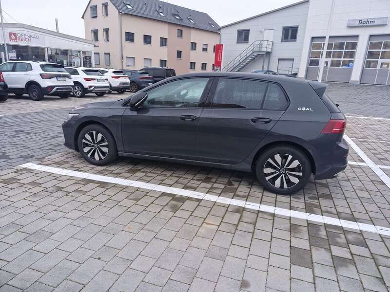 Uranograu Gebraucht 2025 VW Golf VIII Goal Kleinwagen | 28.900 € (Superpreis) - Bild 1/4