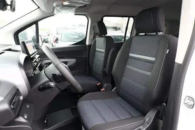 Neu Fiat Doblò 131 PS (96 kW) 2025 Weiß weiß Van / Kleinbus