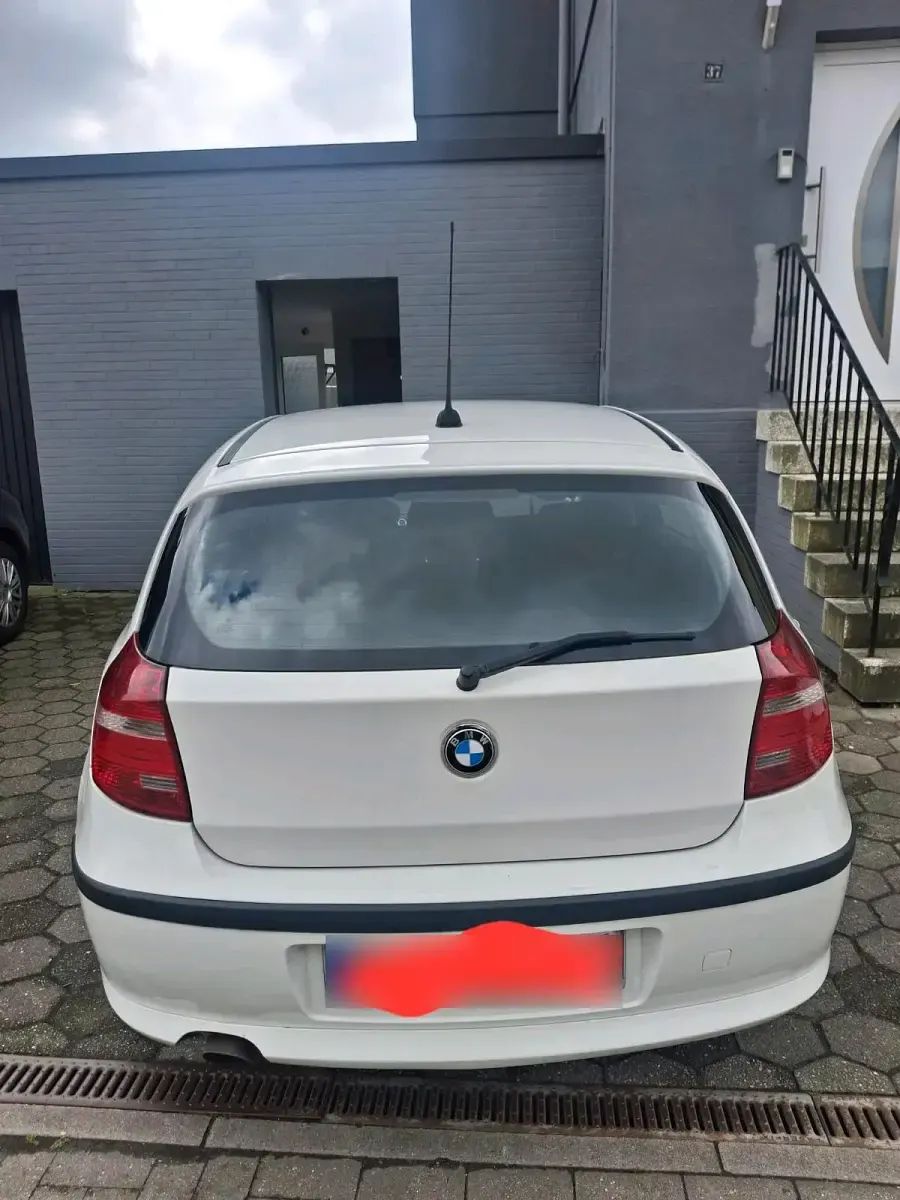 Gebraucht BMW 116 122 PS (89 kW) 2010 Weiß Kleinwagen