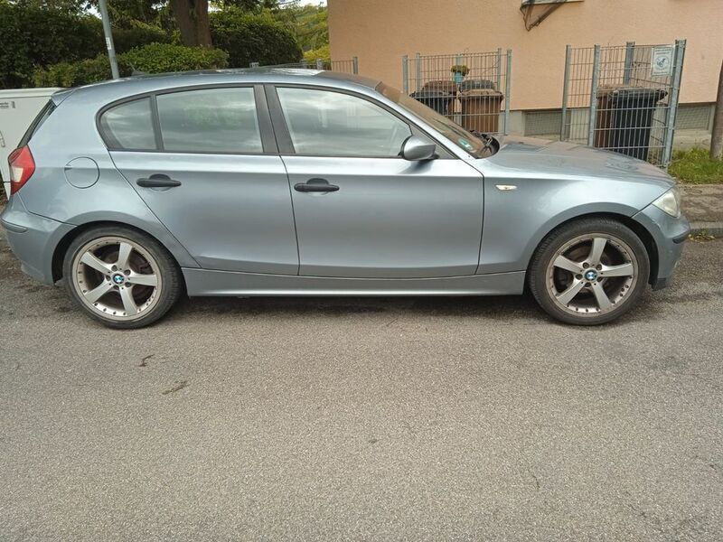 Grau Gebraucht 2006 BMW 118 Kleinwagen | 1.499 € (Superpreis) - Bild 1/4