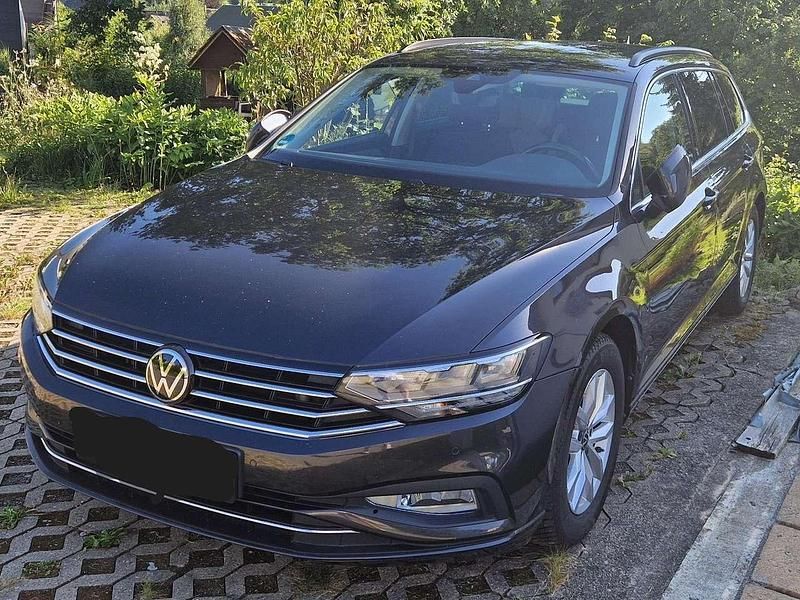 Gebraucht VW Passat 150 PS (110 kW) 2021 Grau Kombi
