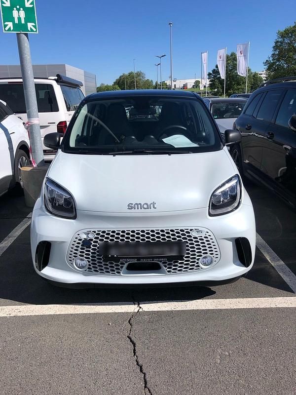 Weiß Gebraucht 2021 Smart ForFour Electric Drive Kleinwagen | 9.800 € (Fairer Preis) - Bild 1/4
