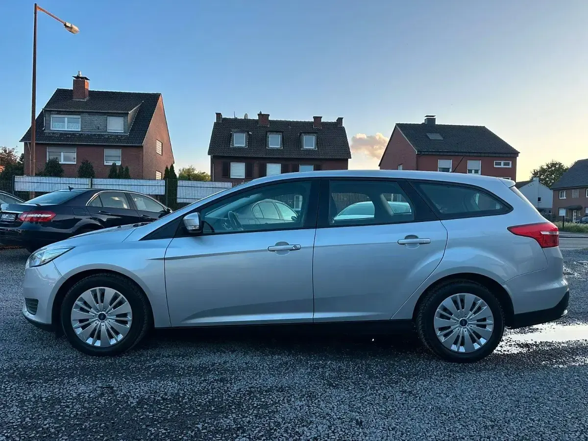 Gebraucht Ford Focus Trend 120 PS (88 kW) 2017 Silber Kombi