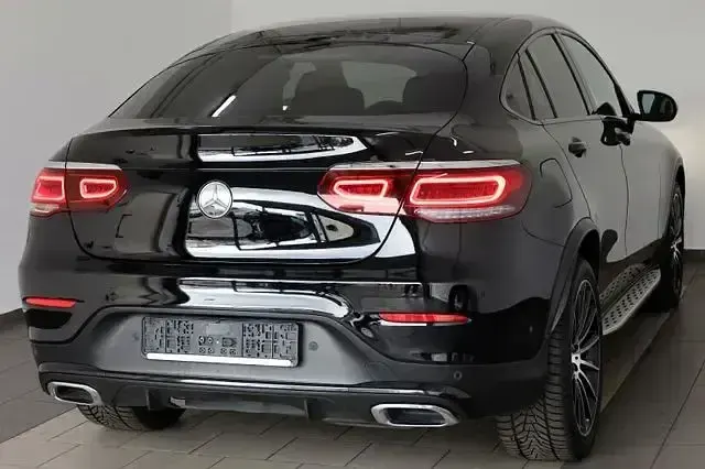 Gebraucht Mercedes GLC400d AMG line 330 PS (242 kW) 2021 Schwarz/baltic black Coupé