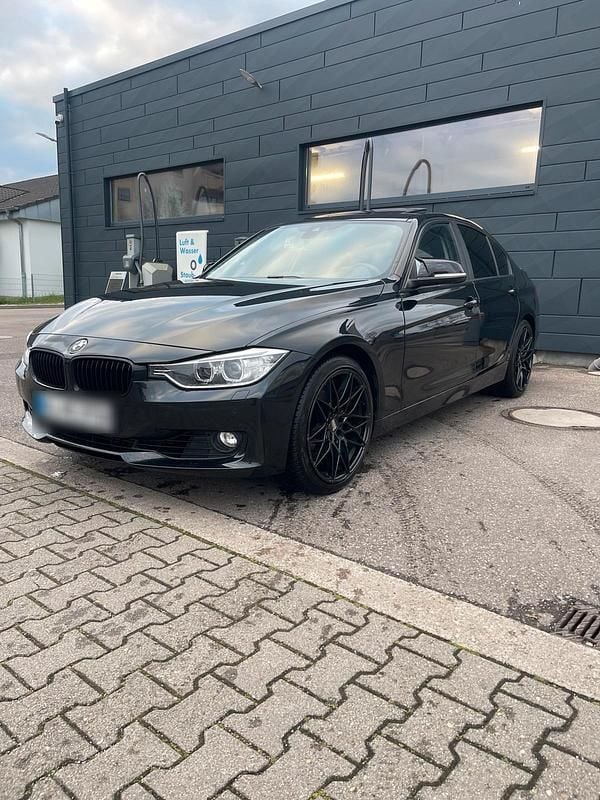 Schwarz Gebraucht 2015 BMW 328 Limousine | 16.900 € (Fairer Preis) - Bild 1/4