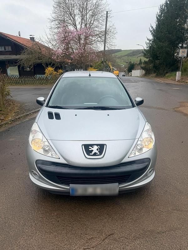 Gebraucht Peugeot 206 68 PS (50 kW) 2009 Silber Kleinwagen