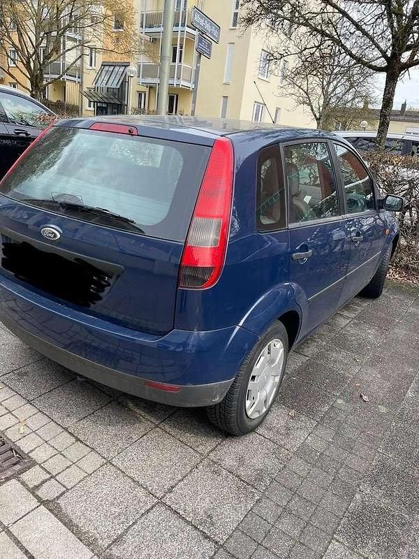 Gebraucht Ford Fiesta Ambiente 60 PS (44 kW) 2002 Blau Kleinwagen
